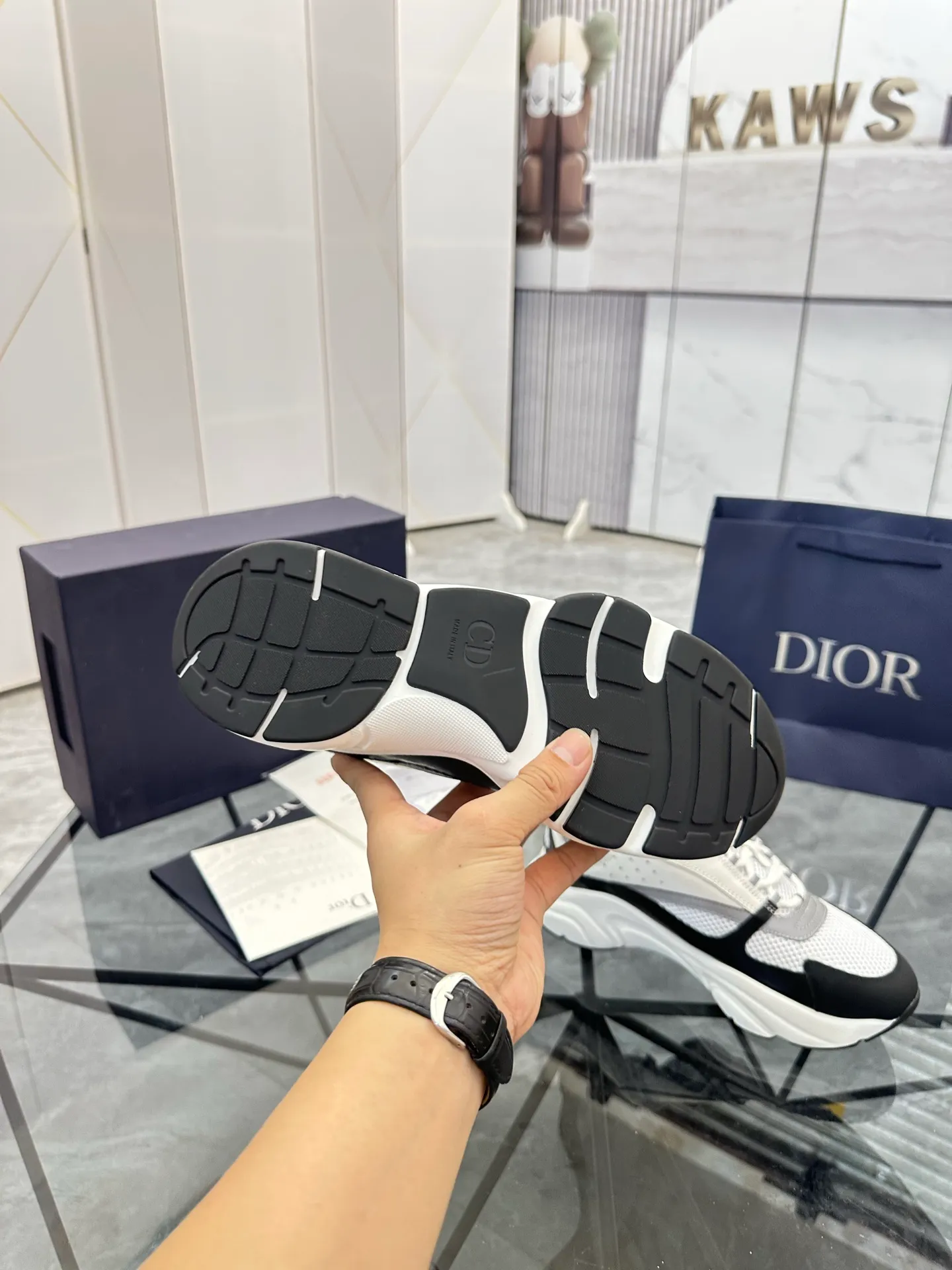 Men's shoes: 💰P460¥ Ready in Guangzhou, fully packaged Product trademark: Dior* "Dior*" low-top casual shoes Regular size: 38-46 (can be customized to 47) B22 Product materials: imported cowhide leather upper spliced ​​with original fabric, breathable lining, original outsole. Number: 920